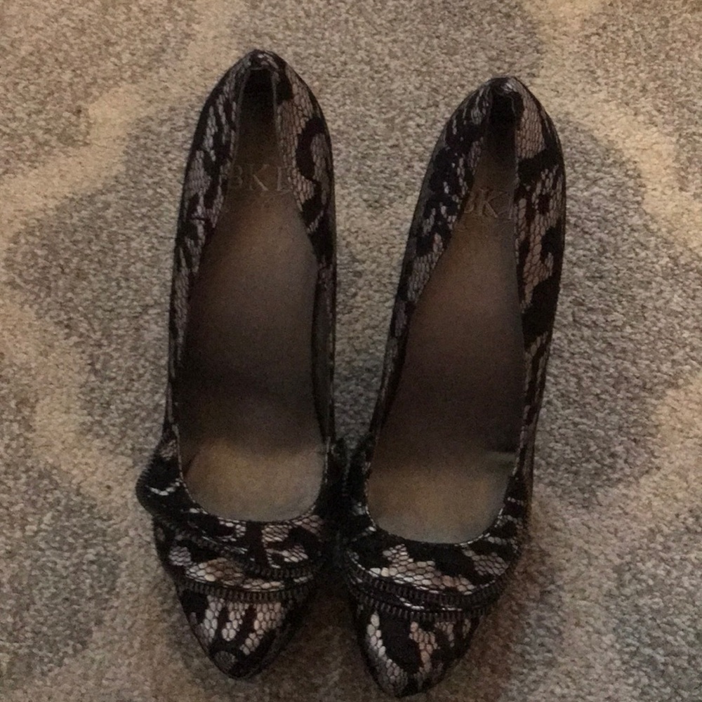 Size 9 BKE PUMPS